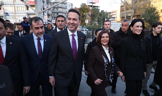 Başkan &Ccedil;er&ccedil;ioğlu, Bakan Bayraktar ile Birlikte Atat&uuml;rk Kent Meydanı&rsquo;nda D&uuml;zenlenen İftarda Vatandaşlarla Bir Araya Geldi