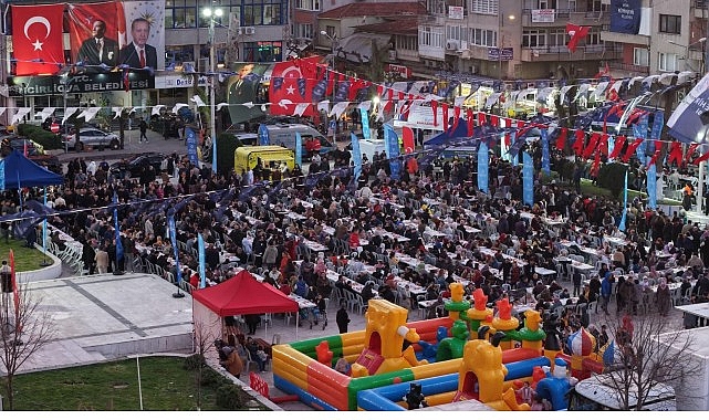 Başkan &Ccedil;er&ccedil;ioğlu İncirliova'da İftar Sofrasında Vatandaşlar İle Bir Araya Geldi