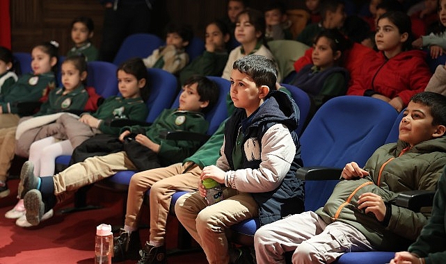 Başkan &Ccedil;er&ccedil;ioğlu Ko&ccedil;arlı&rsquo;da Minikleri Tiyatroyla Buluşturdu