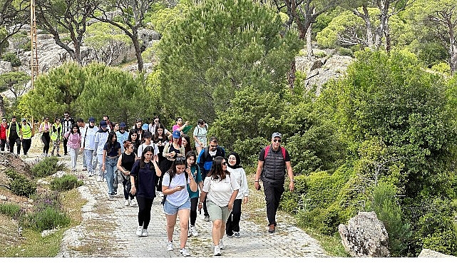 Başkan &Ccedil;er&ccedil;ioğlu&rsquo;ndan Aydınlı Gen&ccedil;lere &ldquo;19 Mayıs Atat&uuml;rk&rsquo;&uuml; Anma, Gen&ccedil;lik ve Spor Bayramı&rdquo; Hediyesi