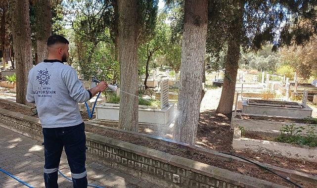 Başkan &Ccedil;er&ccedil;ioğlu&rsquo;ndan Mezarlıklarda Kurban Bayramı &Ouml;ncesi Temizlik &Ccedil;alışması