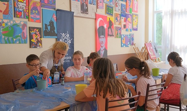 Başkan &Ccedil;er&ccedil;ioğlu&rsquo;ndan yaz kurslarında yaratıcı ruhlara destek aydınlı &ccedil;ocuklar sanatsal tasarımla tanışıyor