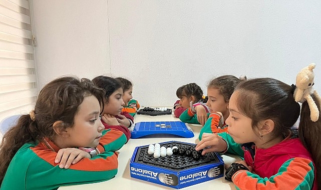 Başkan &Ccedil;er&ccedil;ioğlu&rsquo;nun Aydınlı &Ccedil;ocuklar İ&ccedil;in Başlattığı Satran&ccedil; ve Akıl Oyunları Eğitimleri Devam Ediyor