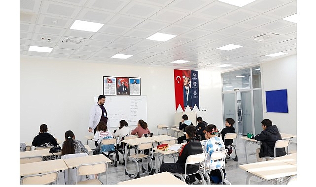 Başkan &Ccedil;er&ccedil;ioğlu&rsquo;nun Destekleriyle Her Yaştan Vatandaş İngilizce &Ouml;ğreniyor