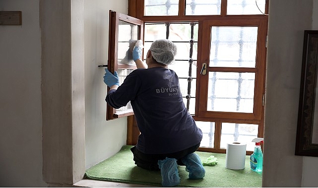 Başkan &Ccedil;er&ccedil;ioğlu&rsquo;nun &Ouml;nc&uuml;l&uuml;ğ&uuml;nde Camilerde Temizlik &Ccedil;alışmaları S&uuml;r&uuml;yor