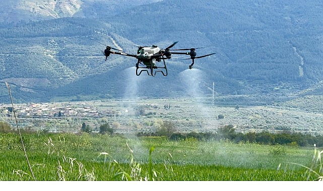 Başkan &Ccedil;er&ccedil;ioğlu&rsquo;nun Tarıma ve &Uuml;reticilere Destekleri S&uuml;r&uuml;yor: Tarlalar Drone ile &Uuml;cretsiz G&uuml;breleniyor