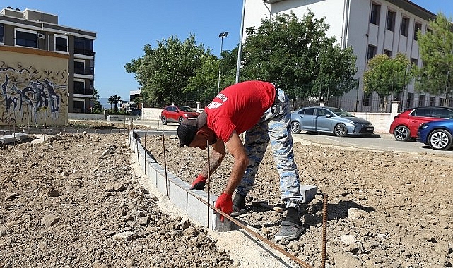 Başkan &Ccedil;i&ccedil;ek Sahada