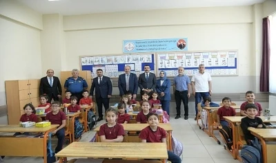 Başkan &Ccedil;ırpanoğlu &Ouml;ğrencilerin Karne Sevincini Paylaştı