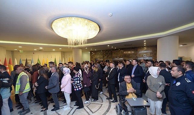 Başkan &Ccedil;ırpanoğlu&rsquo;ndan Belediye Personeline Bayram Mesajı: 'Biz B&uuml;y&uuml;k Bir Aileyiz