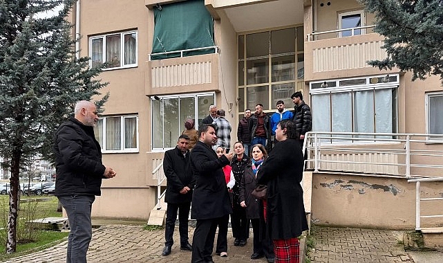 Başkan &Ccedil;ırpanoğlu&rsquo;ndan Ramazan Bereketi: Kapı Kapı Dolaşıp G&ouml;n&uuml;lleri Fethetti