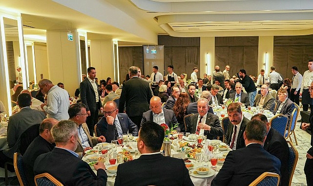 Başkan Dutlulu, Basın Mensupları ve Meclis &Uuml;yeleriyle İftarda Buluştu