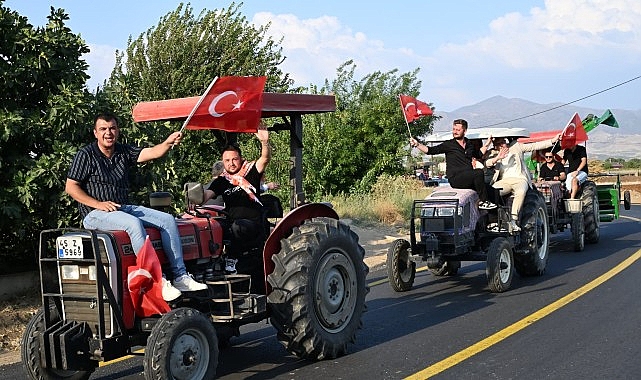 Başkan Dutlulu Ilgın Mahallesi&rsquo;nde Trakt&ouml;r Konvoyu ile Karşılandı