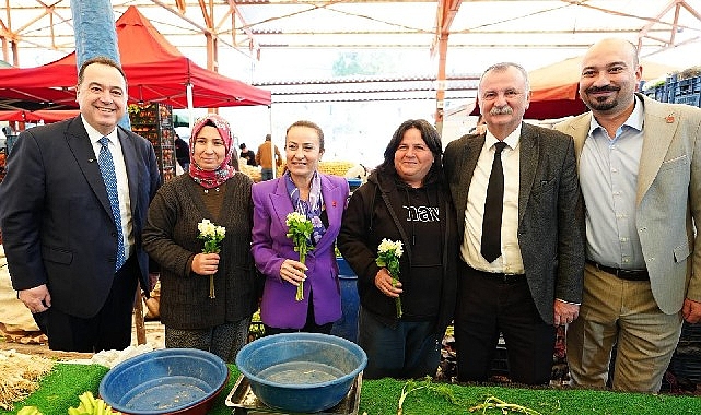 Başkan Dutlulu&rsquo;dan 8 Mart&rsquo;a &Ccedil;i&ccedil;ekli Kutlama