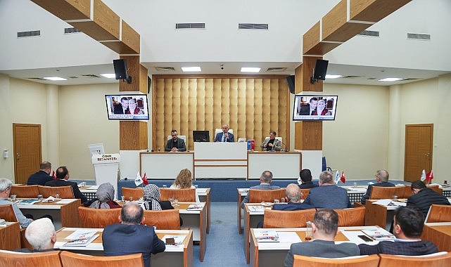 Başkan İbrahim Sandık&ccedil;ı: "Milletimiz sağduyu ile hareket ederek esnafının ve &uuml;reticisinin yanında yer aldı"