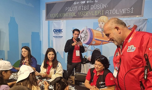 Başkan İbrahim Sandık&ccedil;ı TEKNOFEST İstanbul'da Gen&ccedil;lerle Buluştu