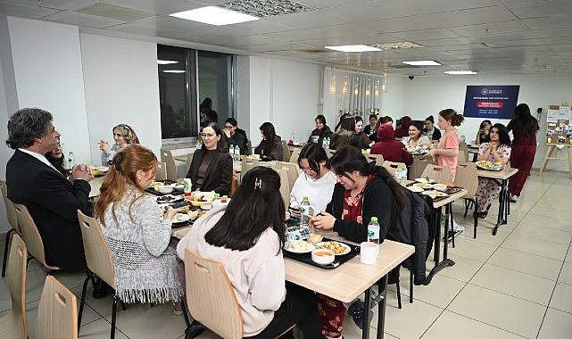 Başkan Kocaman İftar Sofrasında &Ouml;ğrencilerle Buluştu