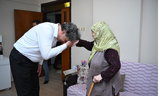 Başkan Kocaman&rsquo;dan Anneler G&uuml;n&uuml;&rsquo;nde Y&uuml;rekleri Isıtan Ziyaretler