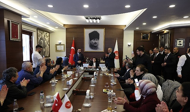 Başkan &Ouml;zarslan 23 Nisan&rsquo;da Makamını Şehit Oğlu Taha Burak &Ccedil;akır&rsquo;a Devretti