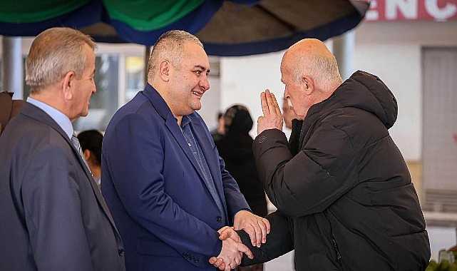 Başkan &Ouml;zarslan Semt Pazarında Esnaf ve Vatandaşla Buluştu