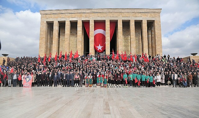 Başkan &Ouml;zarslan ve Binlerce Ke&ccedil;i&ouml;renli Anıtkabir&rsquo;de Ata&rsquo;nın Huzurunda
