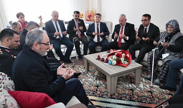 Başkan Pehlivan, şehit ailelerini ziyaret etti, &ldquo;Başımızın tacısınız&rdquo;
