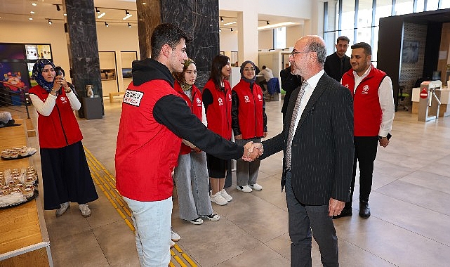 Başkan Pekyatırmacı'dan Yeni Nesil Şehir K&uuml;t&uuml;phanesi'ne ziyaret