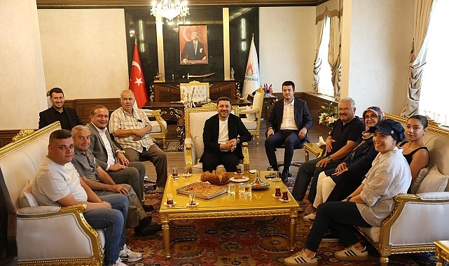 Başkan Rasim Arı, Halk G&uuml;n&uuml;&rsquo;nde Vatandaşları Dinledi