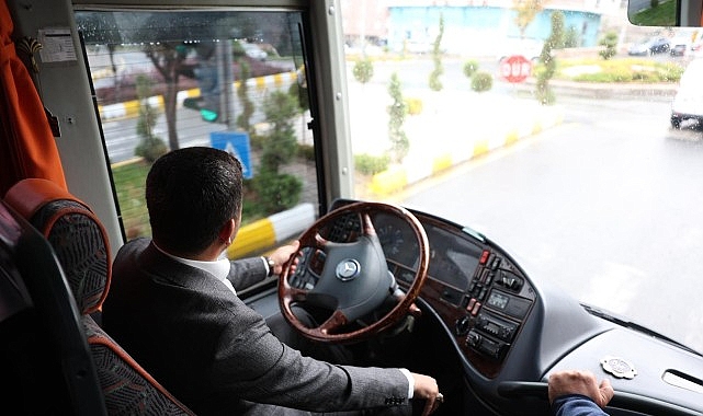 Başkan Rasim Arı, Nevşehir Belediyesi SK Takım Otob&uuml;s&uuml;n&uuml; Kullandı