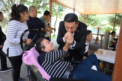 Başkan Rasim Arı &Ouml;zel İnsanlarla Buluştu