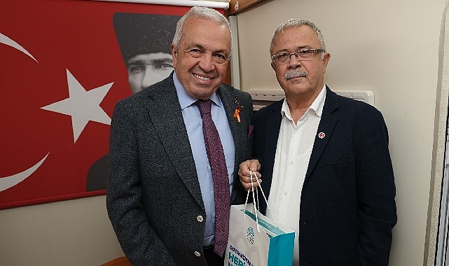 Başkan Şadi &Ouml;zdemir, vatandaşların  sorun ve taleplerini mahallesinde dinledi