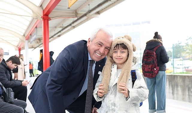 Başkan Şadi &Ouml;zdemir&rsquo;den mesai &ouml;ncesi metro s&uuml;rprizi