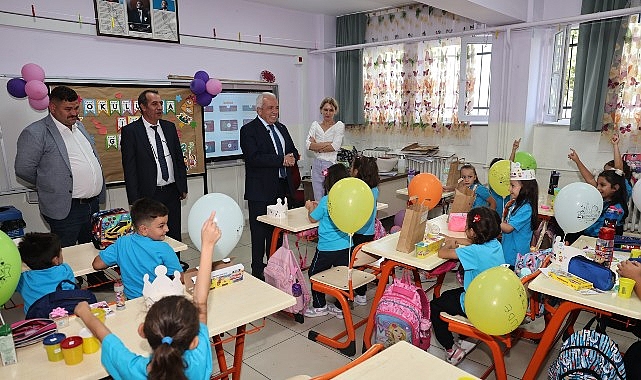 Başkan Şadi &Ouml;zdemir&rsquo;den &ldquo;Okula hoş geldin&rdquo; hediyesi