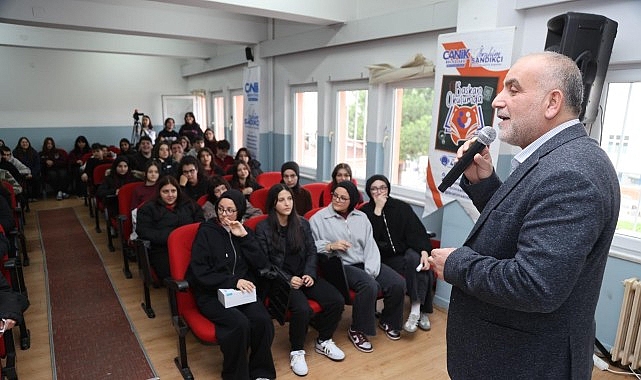 Başkan Sandık&ccedil;ı: "Gen&ccedil;lerimizin her daim yanındayız"