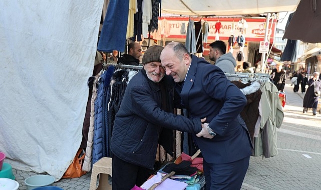 Başkan Sel&ccedil;uk Yıldız&rsquo;dan Bayram Sonrası Pazar Ziyareti: 'Hemşehrilerimizle G&ouml;n&uuml;l G&ouml;n&uuml;leyiz
