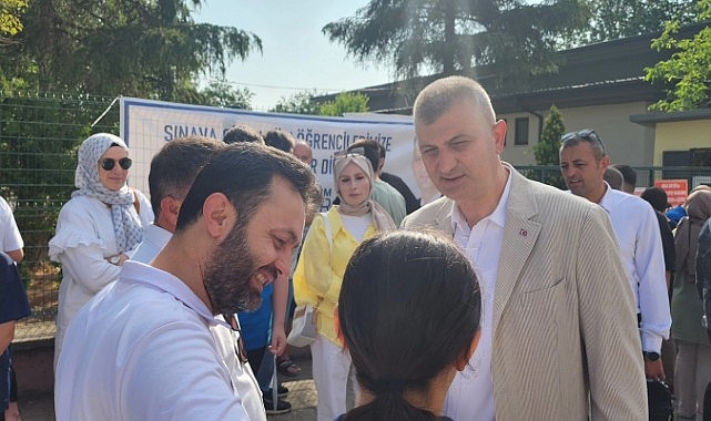 Başkan Sezer, Sınava Giren &Ouml;ğrencilere Başarılar Diledi