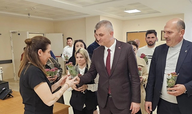 Başkan Sezer&rsquo;den Hemşirelere S&uuml;rpriz Kutlama