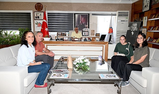 Başkan Topaloğlu&rsquo;na burs teşekk&uuml;r&uuml;