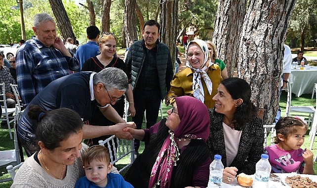 Başkan Topaloğlu&rsquo;ndan belediye personeline yemek