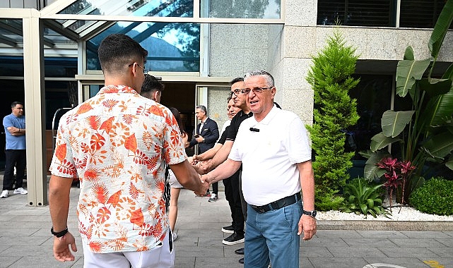 Başkan Topaloğlu&rsquo;ndan &ouml;ğrencilere motivasyon yemeği