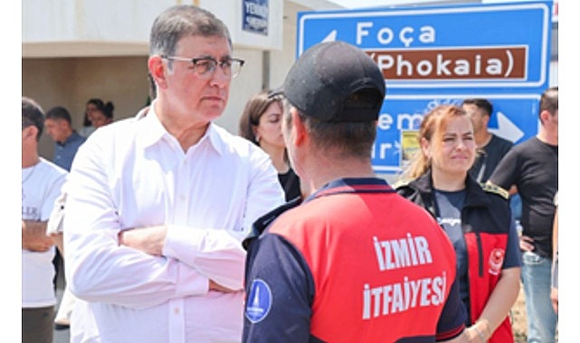 Başkan Tugay Fo&ccedil;a'da yangın b&ouml;lgesinde