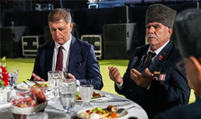 Başkan Tugay: &Ouml;zg&uuml;rl&uuml;ğ&uuml;m&uuml;z&uuml; şehitlerimizin canına ve gazilerimizin cesaretine bor&ccedil;luyuz