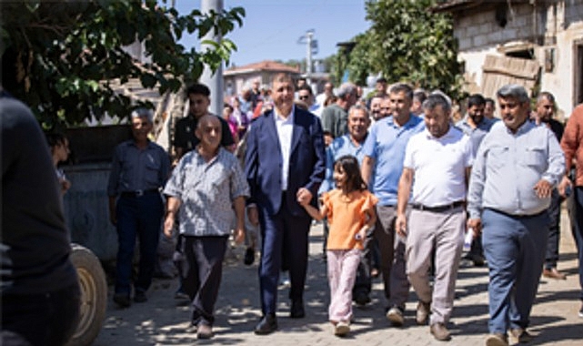 Başkan Tugay yangında zarar g&ouml;ren K&ouml;seler&rsquo;i ziyaret etti