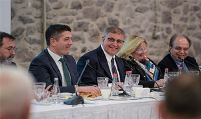 Başkan Tugay&rsquo;dan kentsel d&ouml;n&uuml;ş&uuml;mde kararlılık mesajı