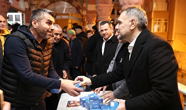 Başkan Vekili Akın&rsquo;dan kandil simidi ikramı