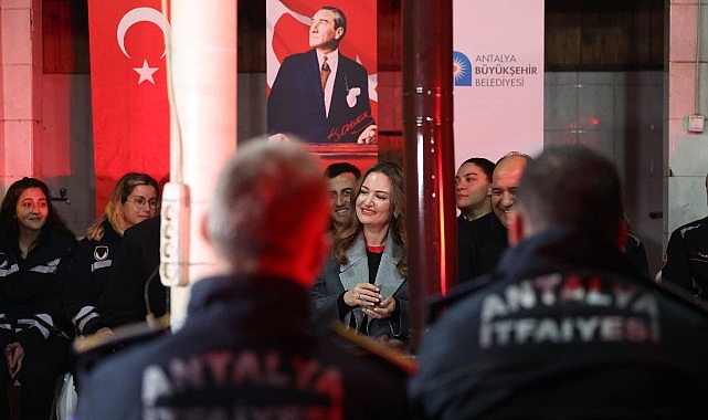 Başkan Vekili B&uuml;şra &Ouml;zdemir 2026 yılını itfaiye personeli ile karşıladı