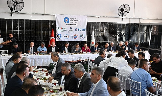 Başkan Vekili &Ouml;zdemir Antalya Toptancı Hali&rsquo;nde