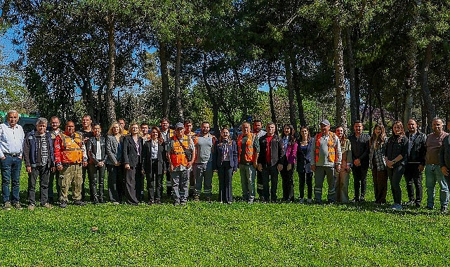 Başkan Vekili &Ouml;zdemir Atat&uuml;rk K&uuml;lt&uuml;r Parkı&rsquo;nın emektarlarıyla buluştu