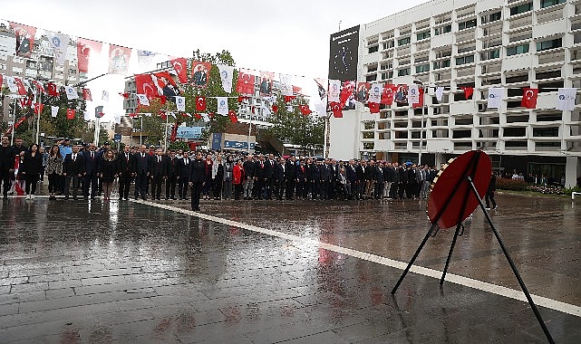 Başkan Vekili &Ouml;zdemir &ccedil;elenk sunma t&ouml;renine katıldı&nbsp;