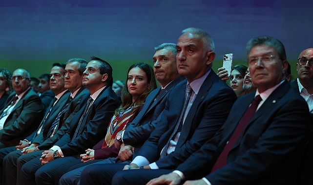 Başkan Vekili &Ouml;zdemir Resort Turizm Kongresi&rsquo;ne katıldı