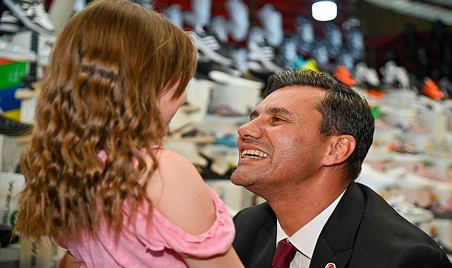 Başkan Zeyrek: &ldquo;&Ccedil;ocuklarımız İ&ccedil;in Barışın, Huzurun ve G&uuml;venin Egemen Olduğu Bir Gelecek İnşa Etmekle Y&uuml;k&uuml;ml&uuml;y&uuml;z&rdquo;